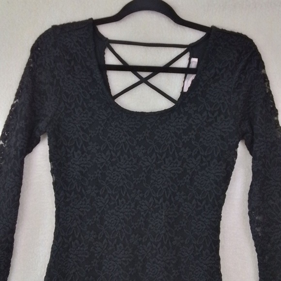 Forever 21 Lace BodyCon Little Black Dress Size Small in Black - Picture 3 of 10